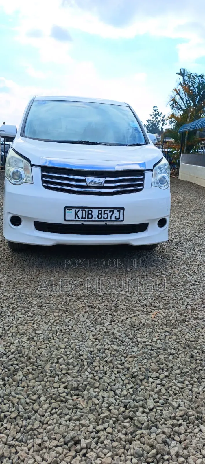 Toyota Noah 2013 White