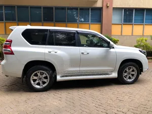 Toyota Land Cruiser Prado 2.8 2017 White