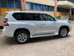 Toyota Land Cruiser Prado 2.8 2017 White