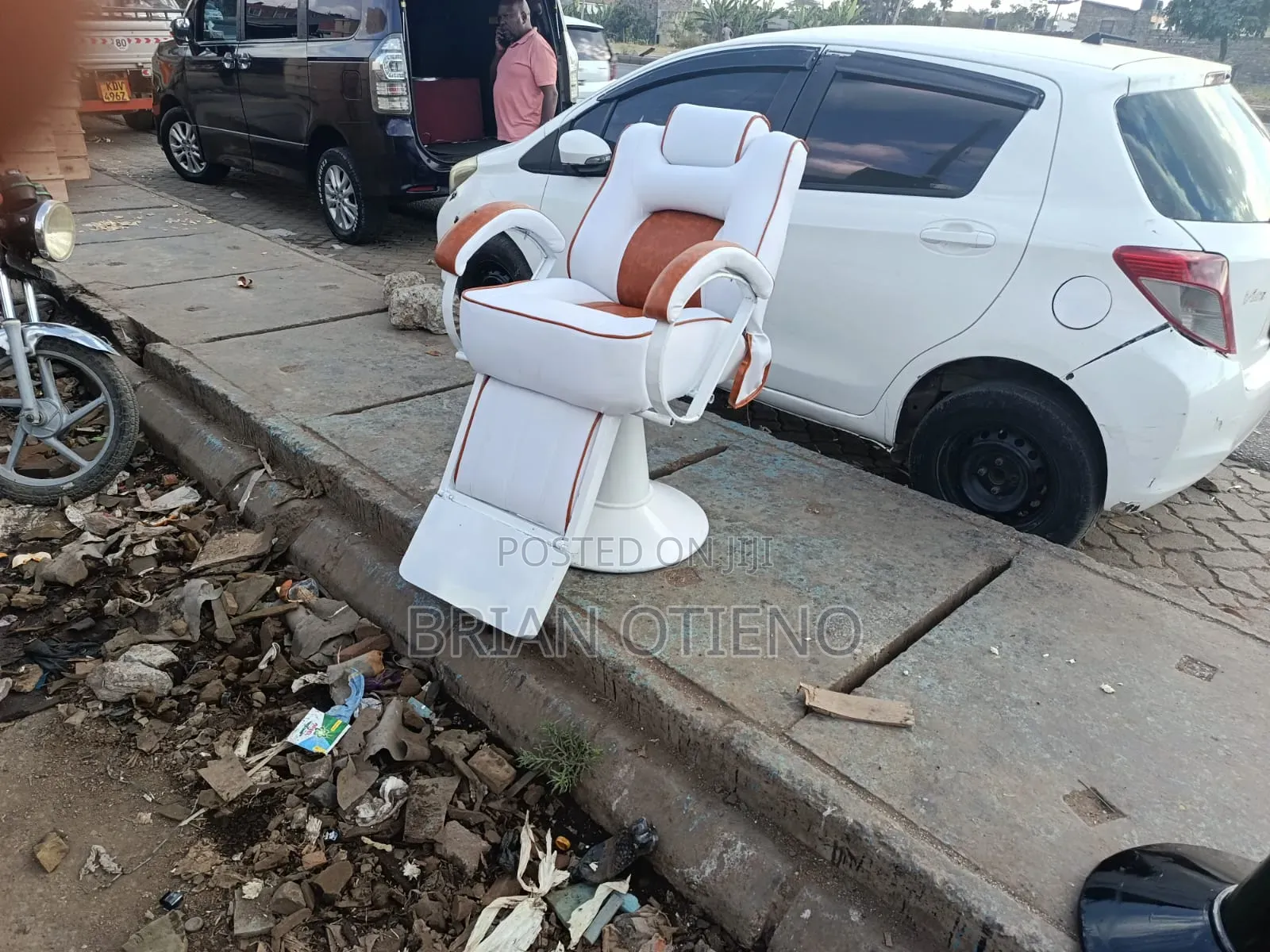 Movable Barber Chairs With White Colour