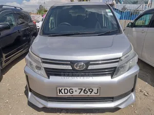 Toyota Voxy 2014 Silver