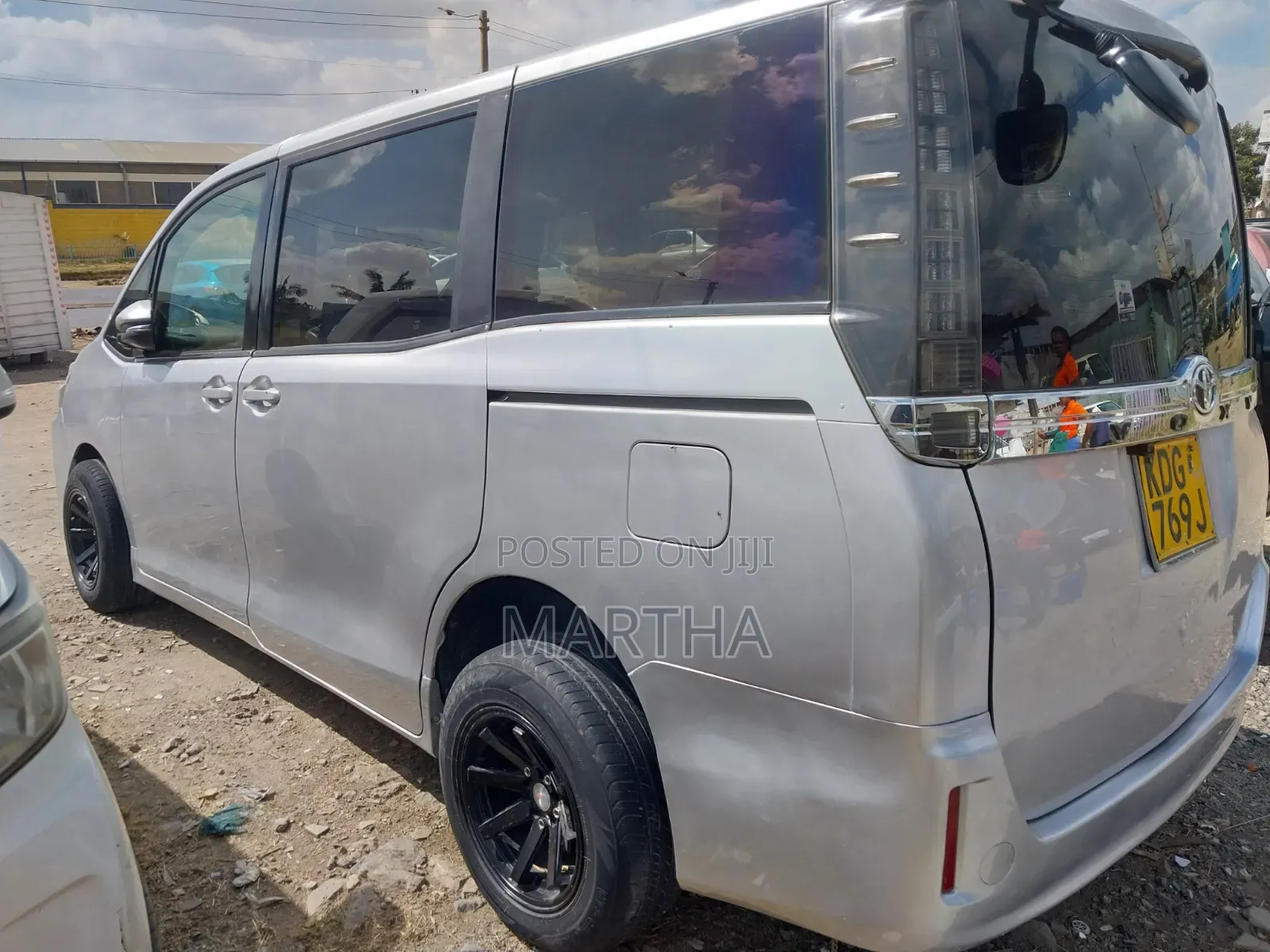 Toyota Voxy 2014 Silver