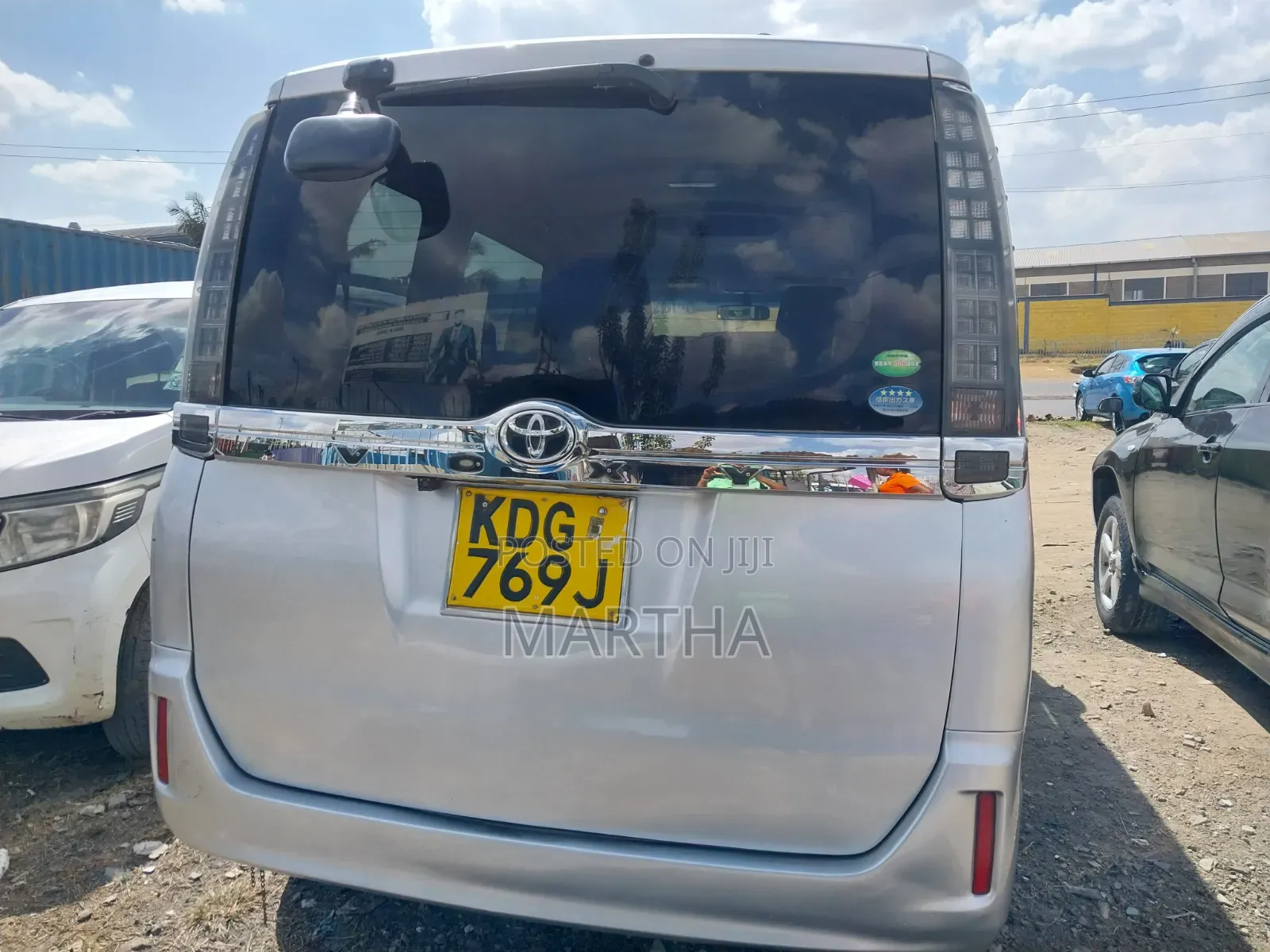 Toyota Voxy 2014 Silver