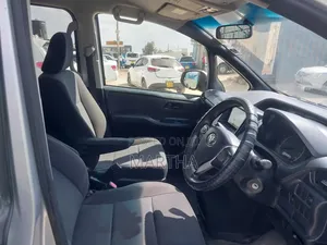 Toyota Voxy 2014 Silver