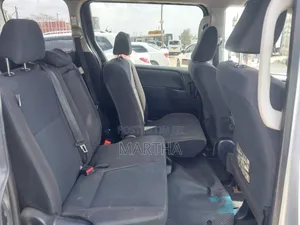 Toyota Voxy 2014 Silver