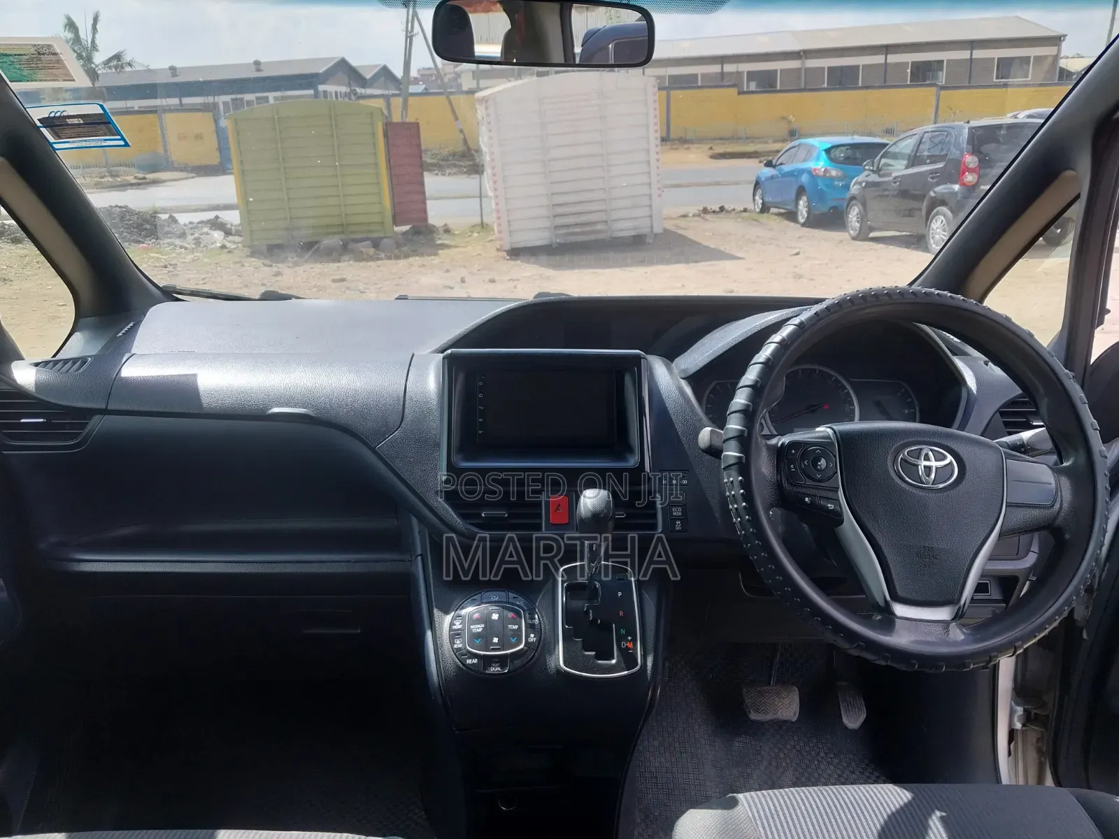 Toyota Voxy 2014 Silver