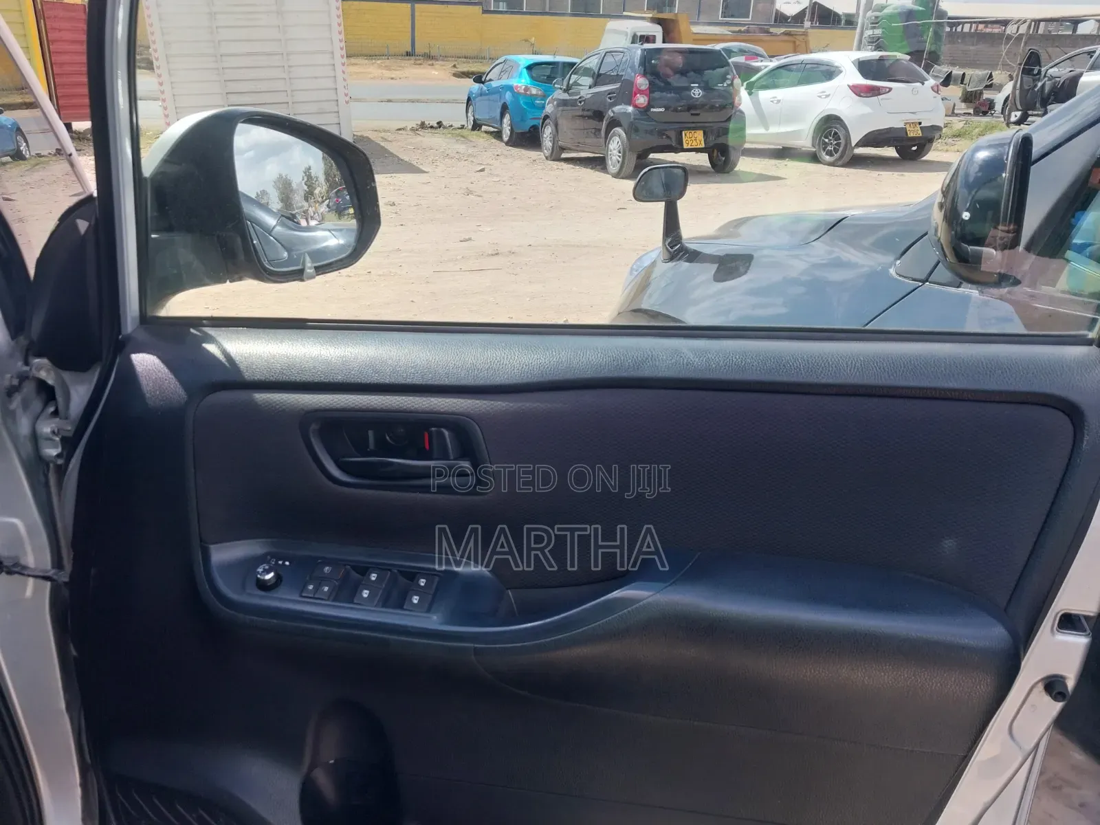Toyota Voxy 2014 Silver