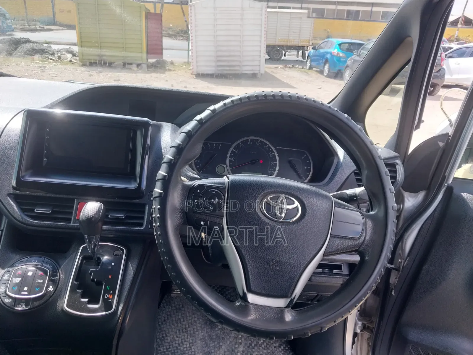 Toyota Voxy 2014 Silver