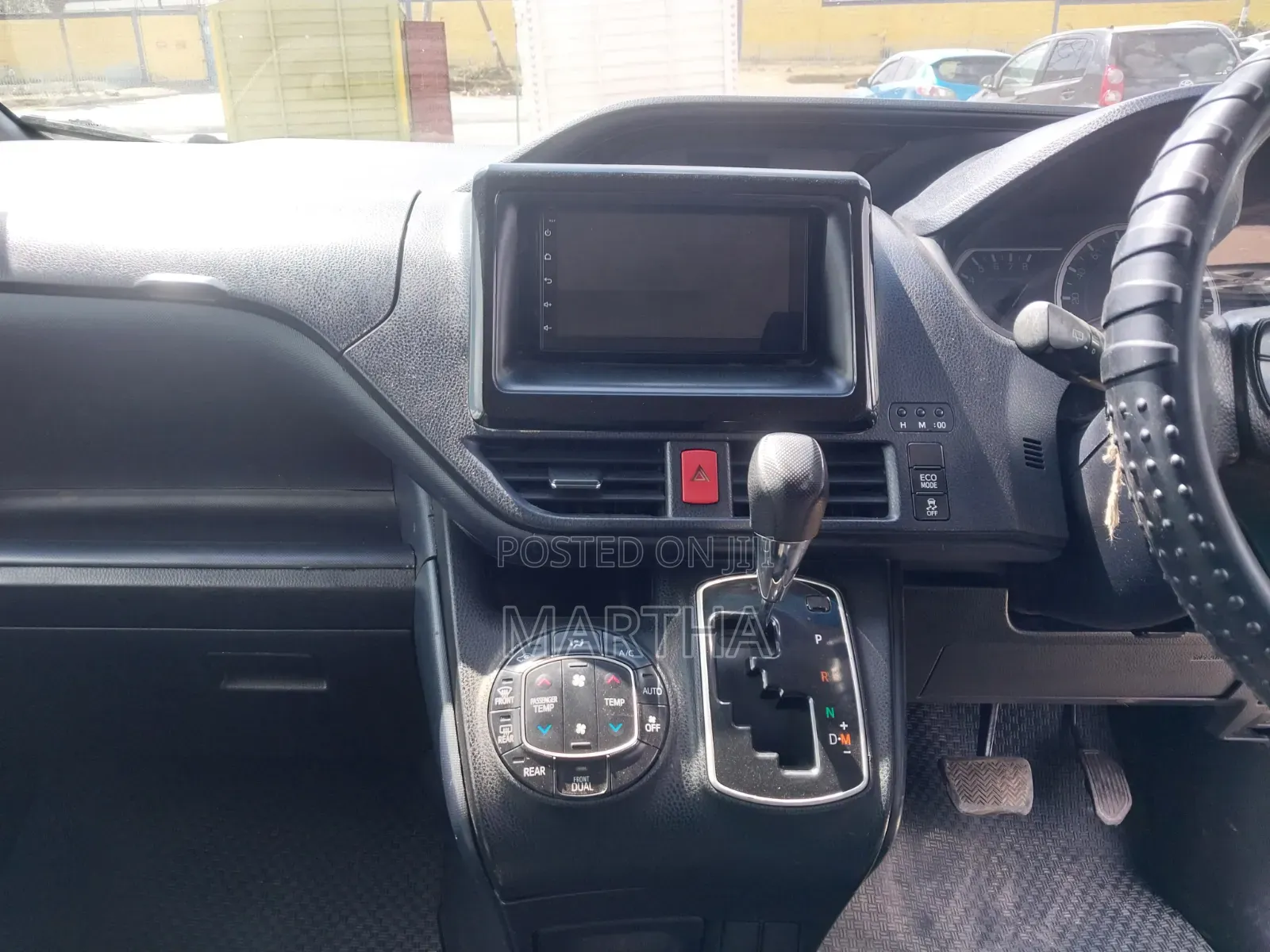 Toyota Voxy 2014 Silver