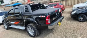 Toyota Hilux 2013 Black