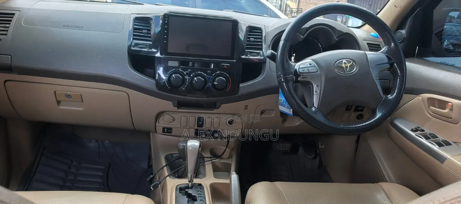 Toyota Hilux 2013 Black