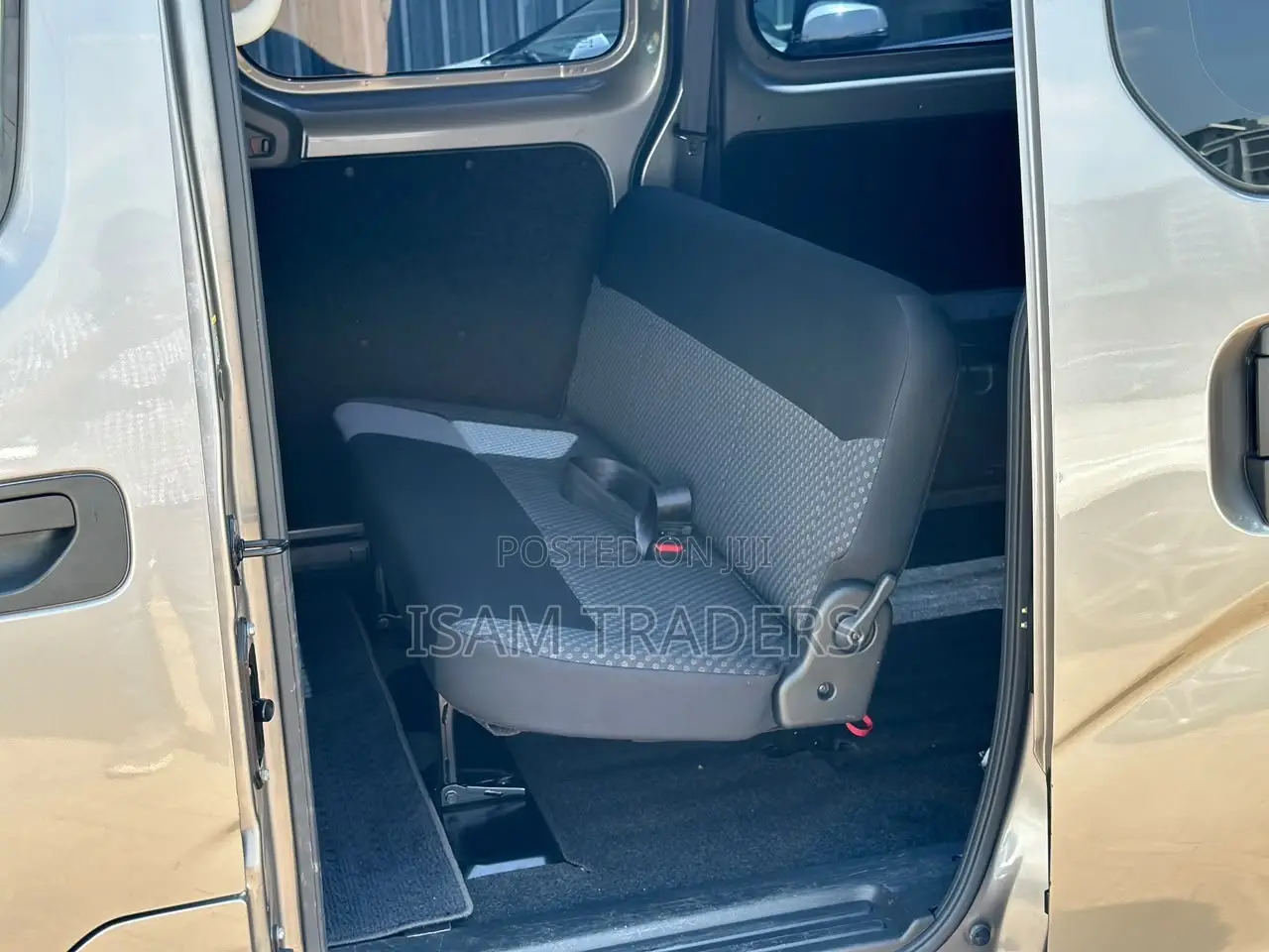 Nissan NV350 2019 Gray