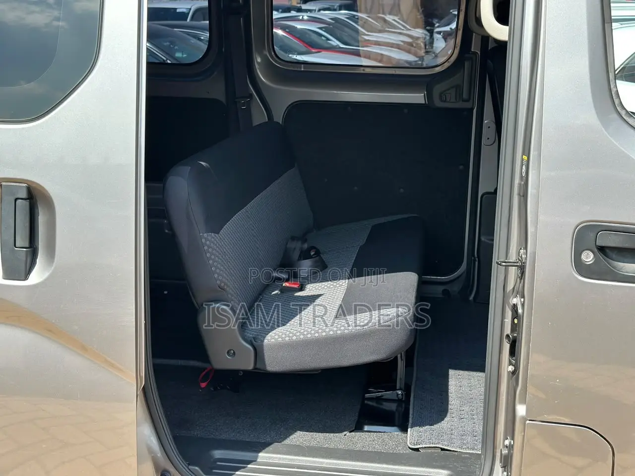 Nissan NV350 2019 Gray