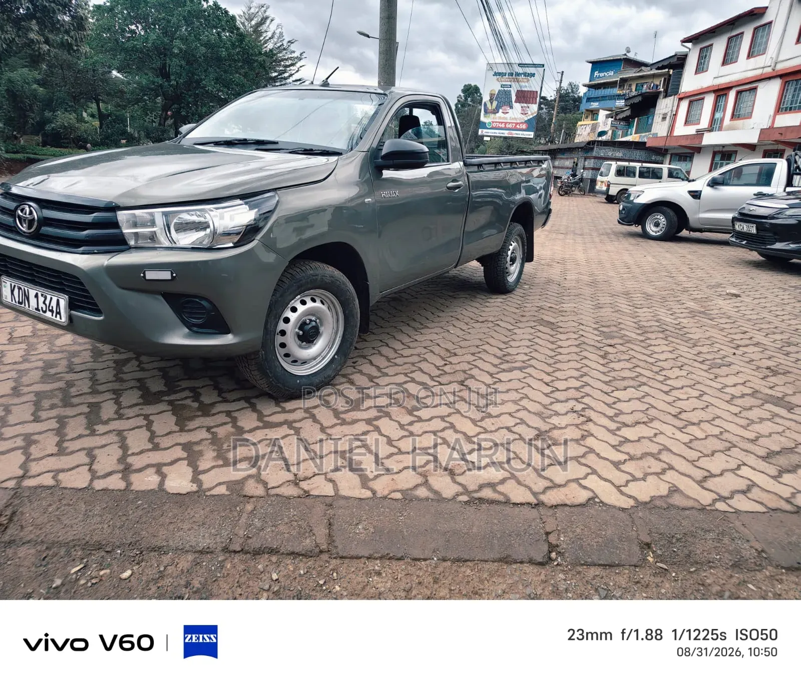 Toyota Hilux 2023 Silver