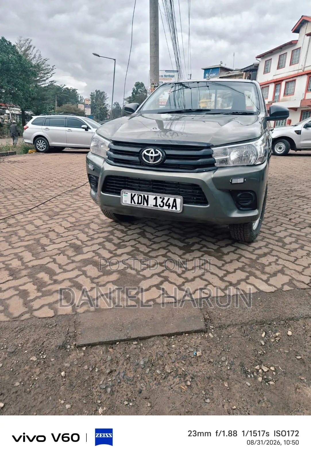Toyota Hilux 2023 Silver