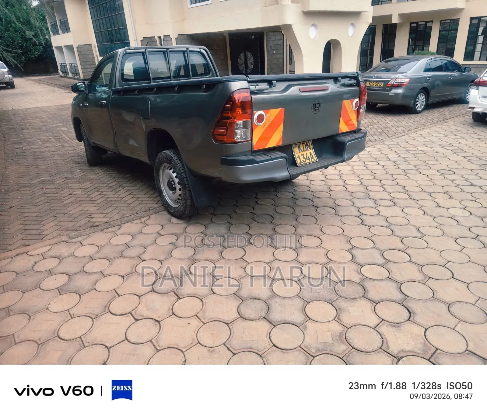 Toyota Hilux 2023 Silver