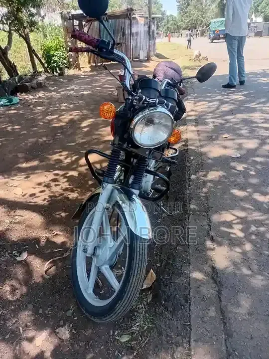 Bajaj Boxer 100 2025 Red