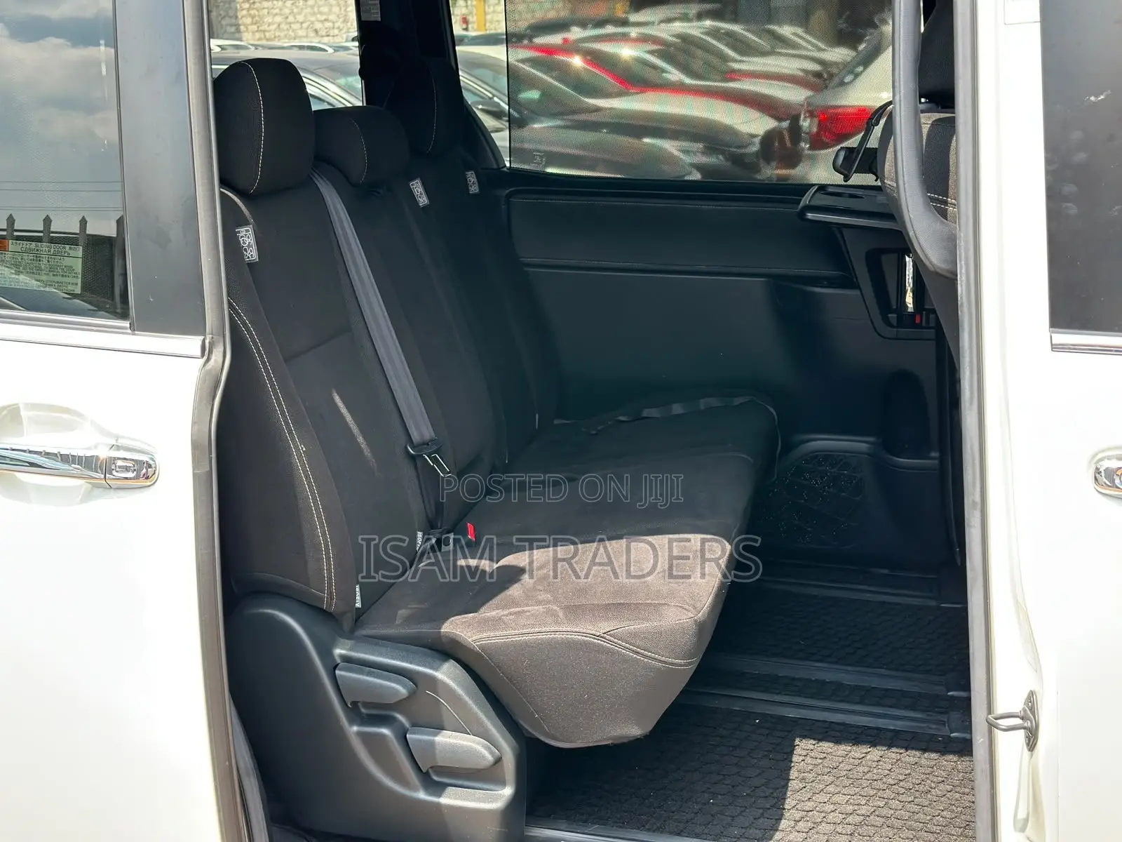 Toyota Esquire 2.0 FWD (8 seater) 2019 Pearl
