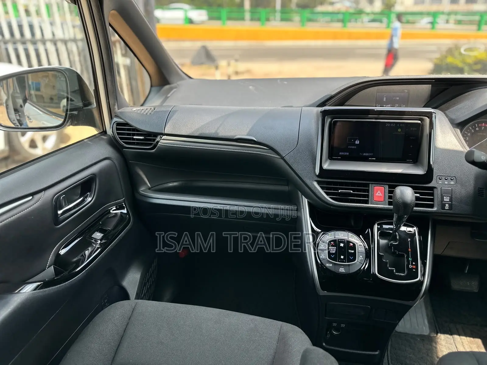 Toyota Esquire 2.0 FWD (8 seater) 2019 Pearl