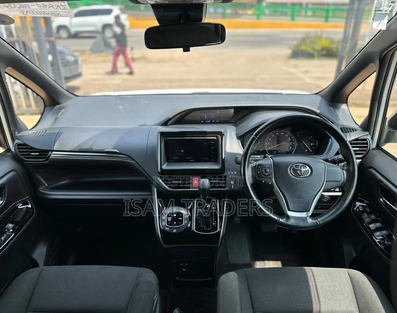 Toyota Esquire 2.0 FWD (8 seater) 2019 Pearl