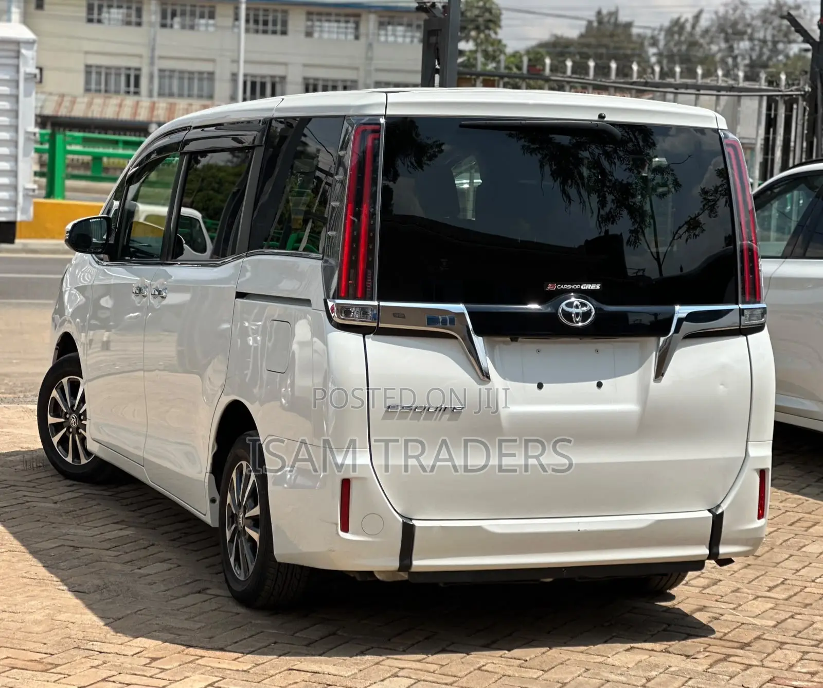 Toyota Esquire 2.0 FWD (8 seater) 2019 Pearl