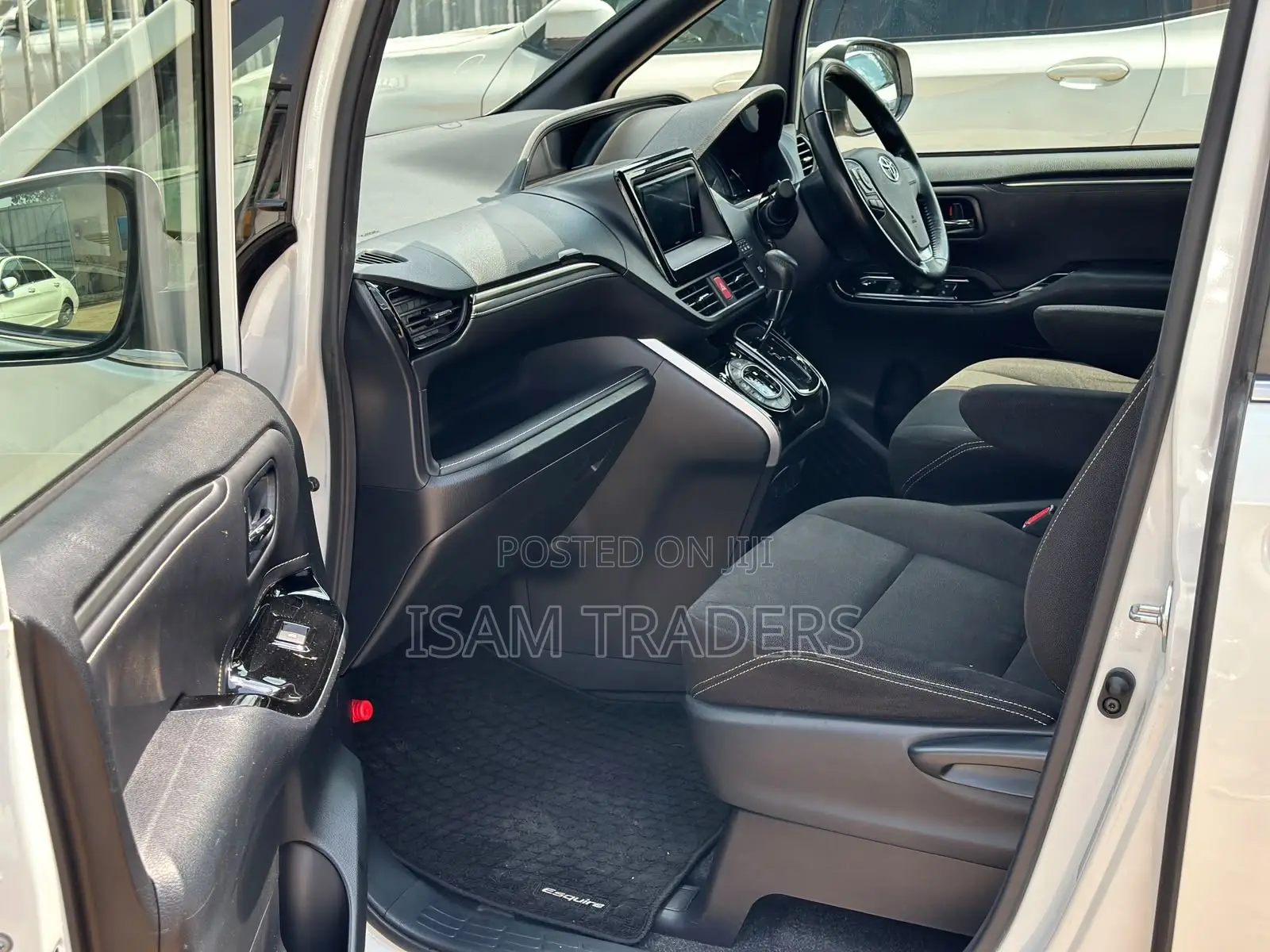 Toyota Esquire 2.0 FWD (8 seater) 2019 Pearl