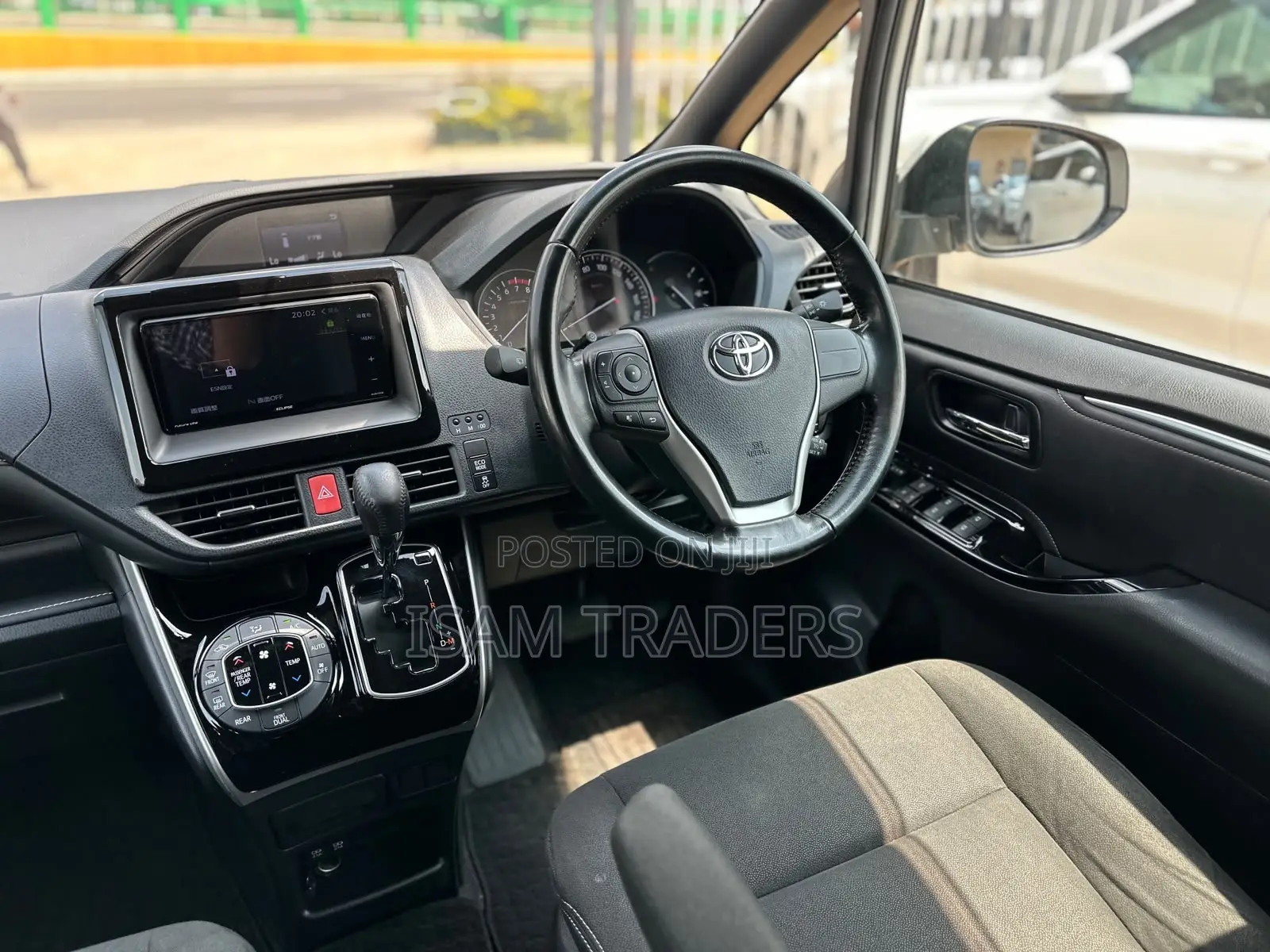 Toyota Esquire 2.0 FWD (8 seater) 2019 Pearl