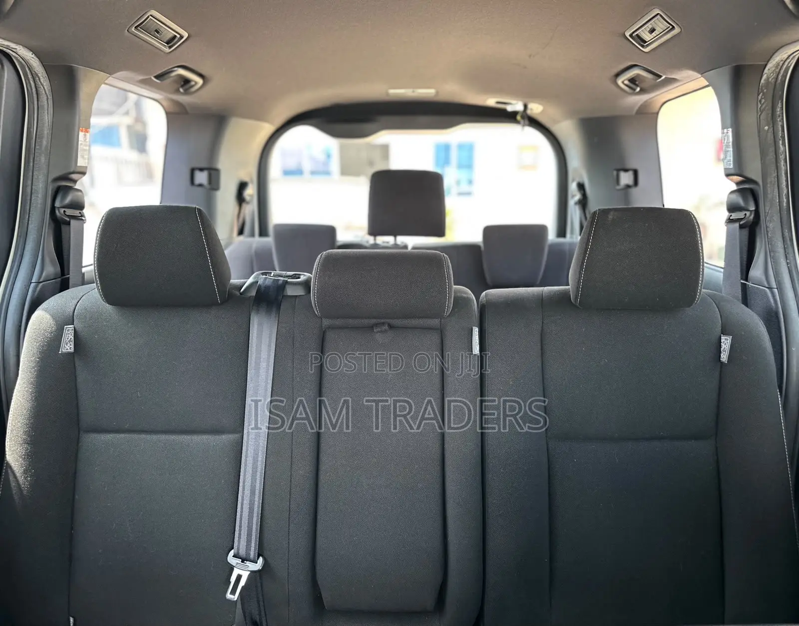 Toyota Esquire 2.0 FWD (8 seater) 2019 Pearl