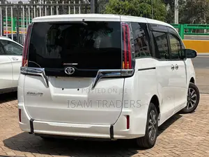 Toyota Esquire 2.0 FWD (8 seater) 2019 Pearl