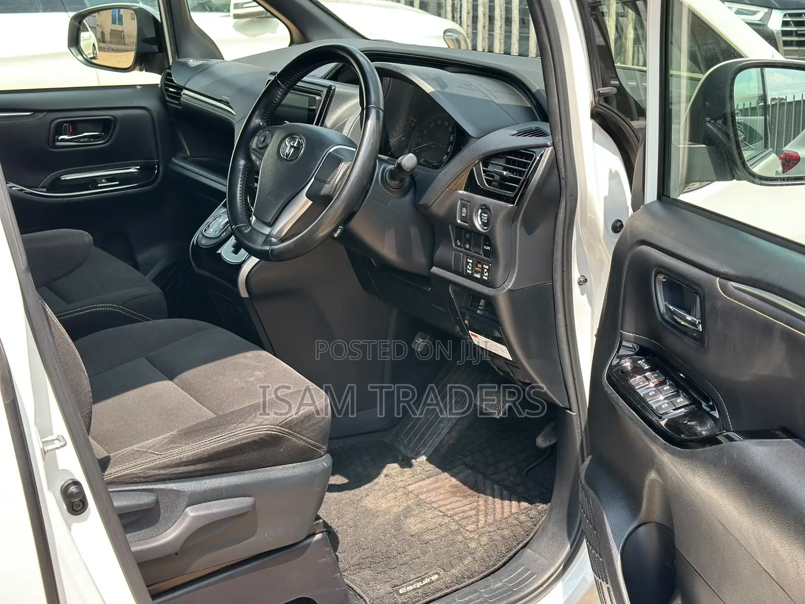 Toyota Esquire 2.0 FWD (8 seater) 2019 Pearl