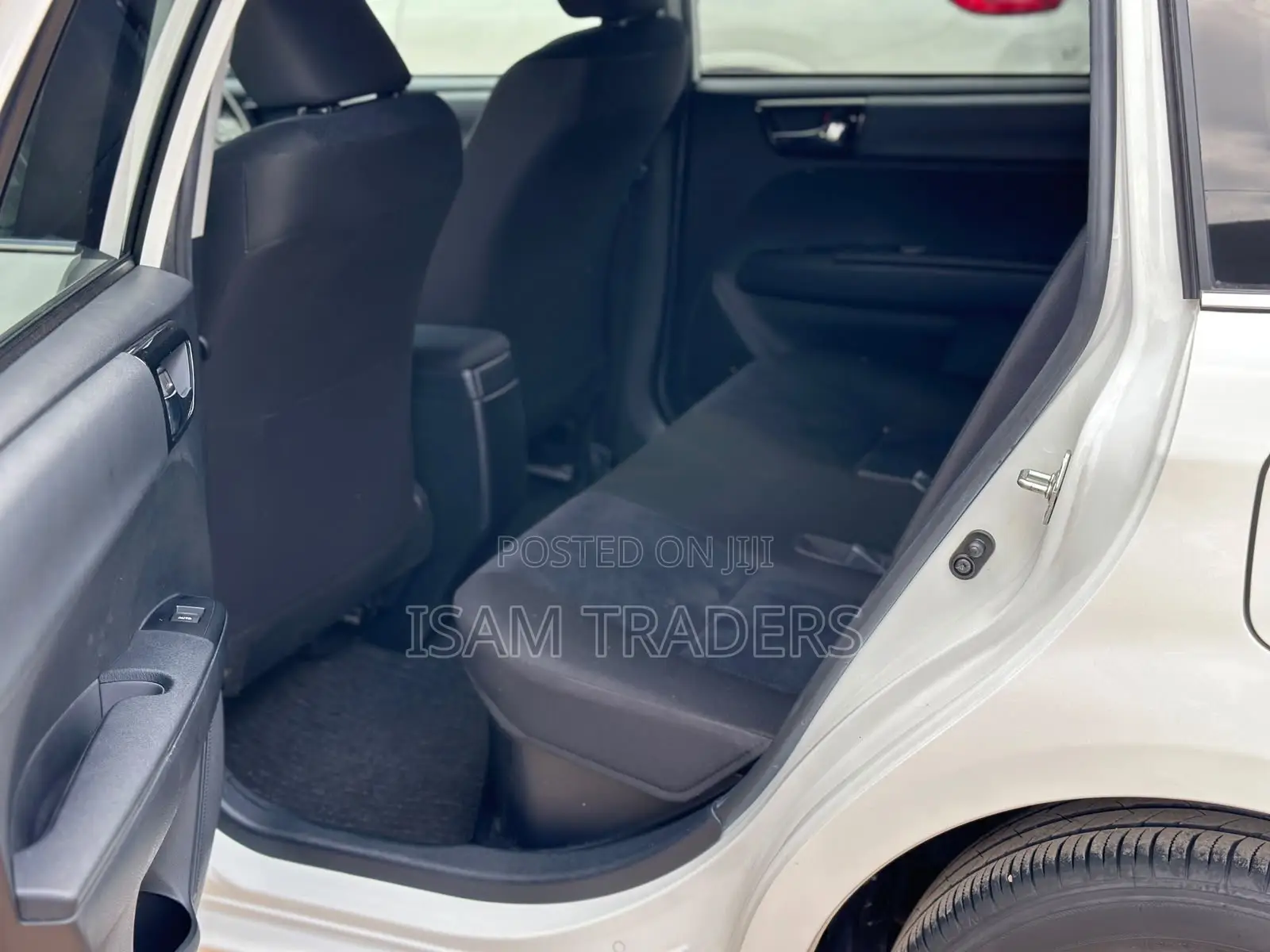 Toyota Corolla Fielder 1.5 Hybrid FWD 2019 Pearl