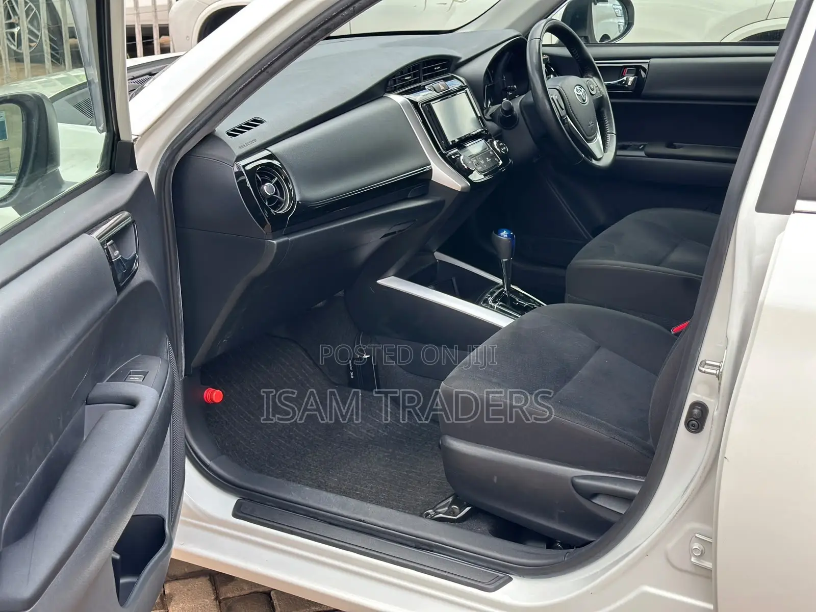 Toyota Corolla Fielder 1.5 Hybrid FWD 2019 Pearl