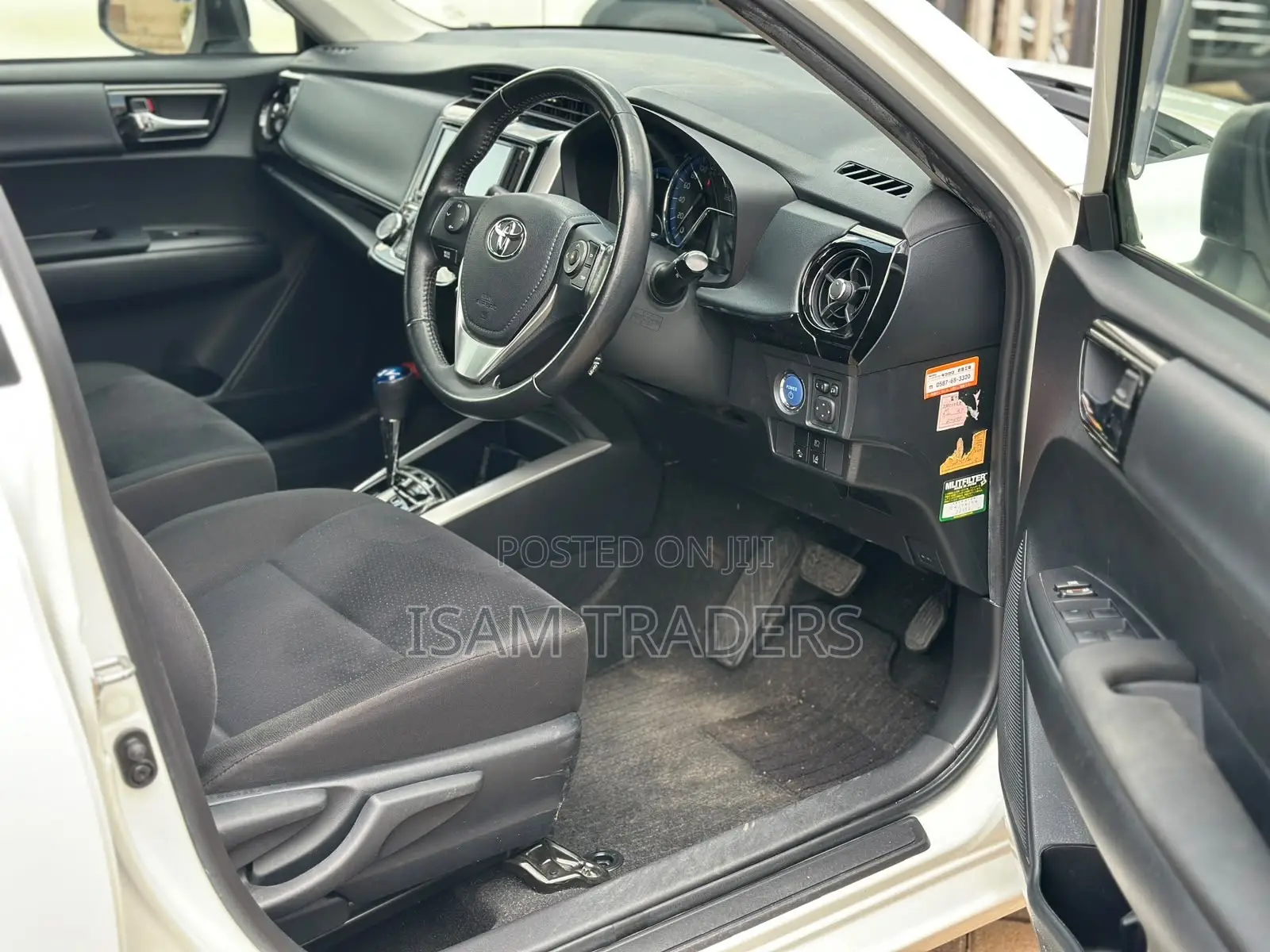 Toyota Corolla Fielder 1.5 Hybrid FWD 2019 Pearl