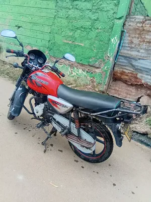 Bajaj Boxer 125 2025 Red