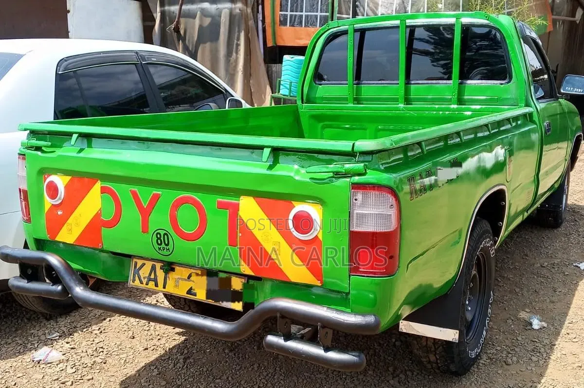 Toyota Hilux 2004 Green