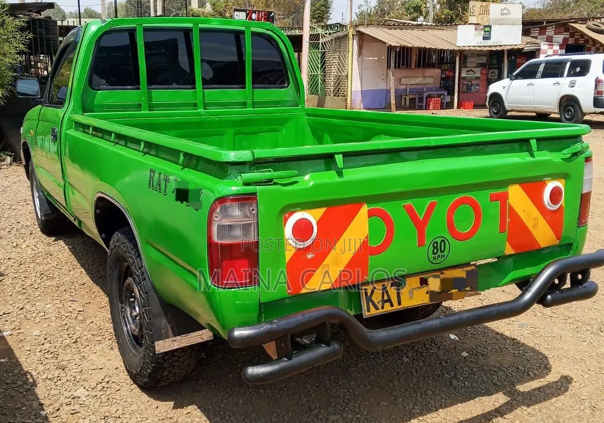 Toyota Hilux 2004 Green