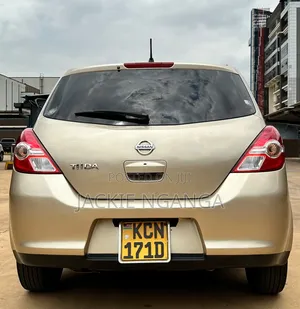 Nissan Tiida 2010 Gold