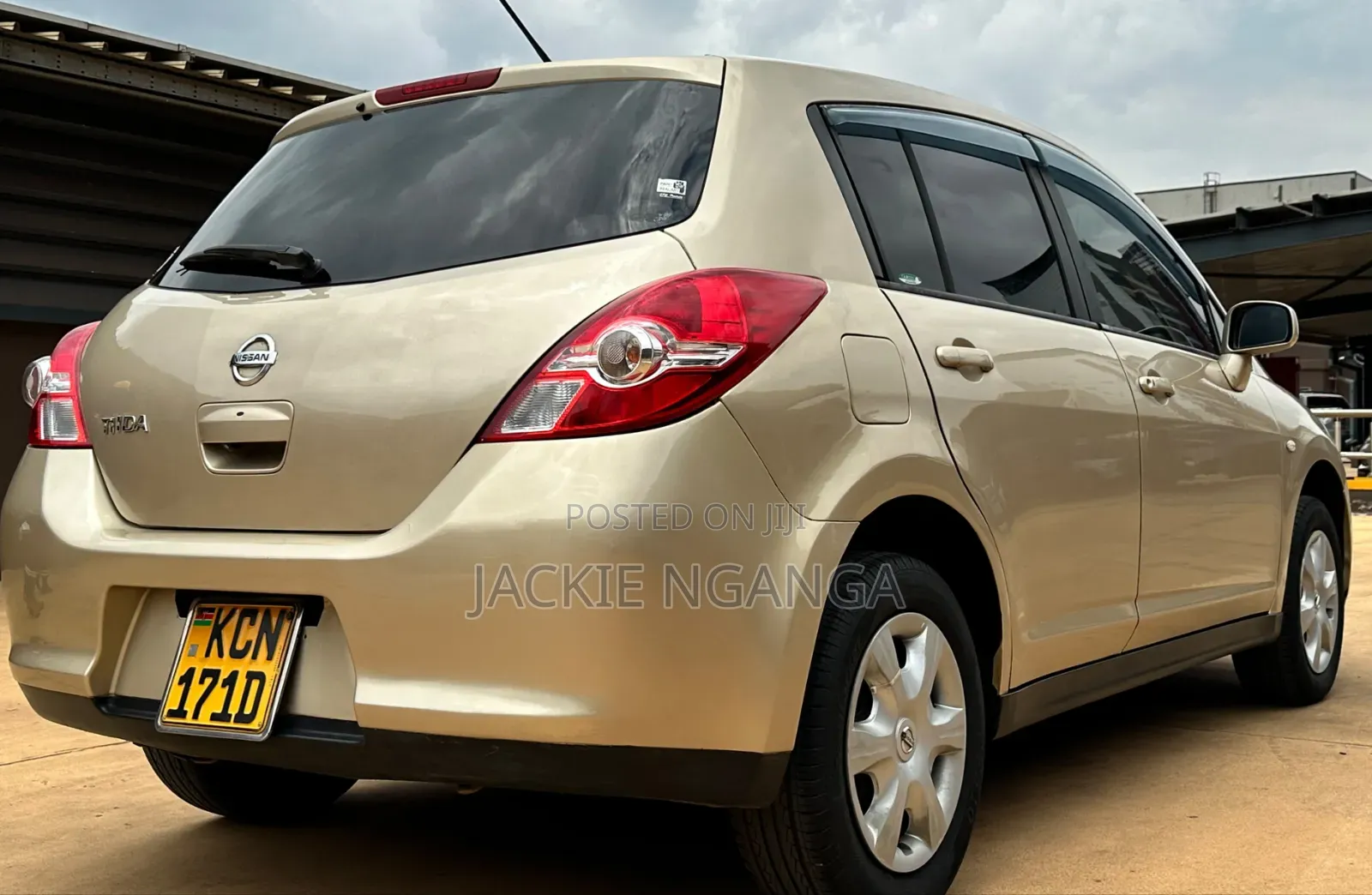 Nissan Tiida 2010 Gold