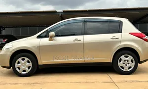 Nissan Tiida 2010 Gold