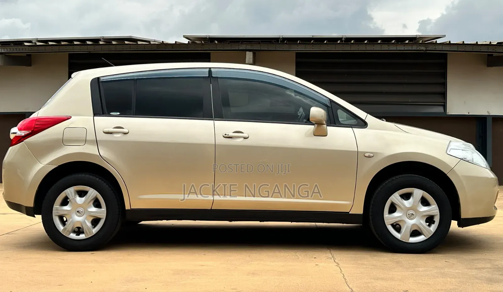Nissan Tiida 2010 Gold