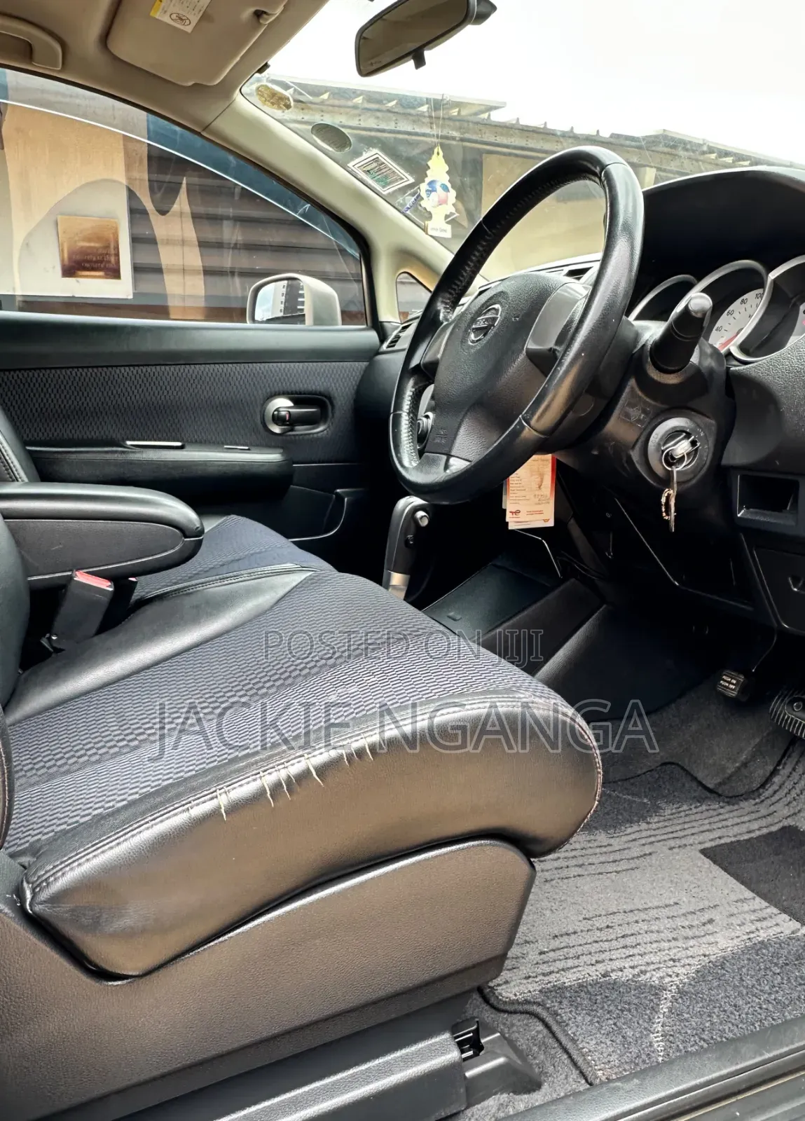 Nissan Tiida 2010 Gold