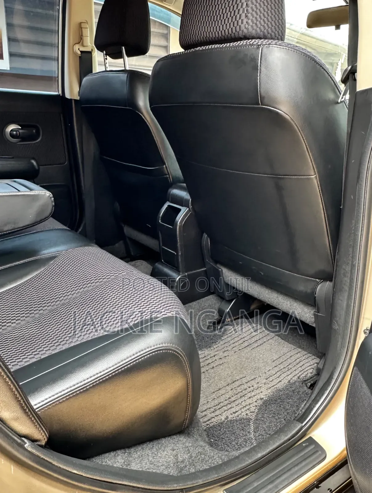 Nissan Tiida 2010 Gold