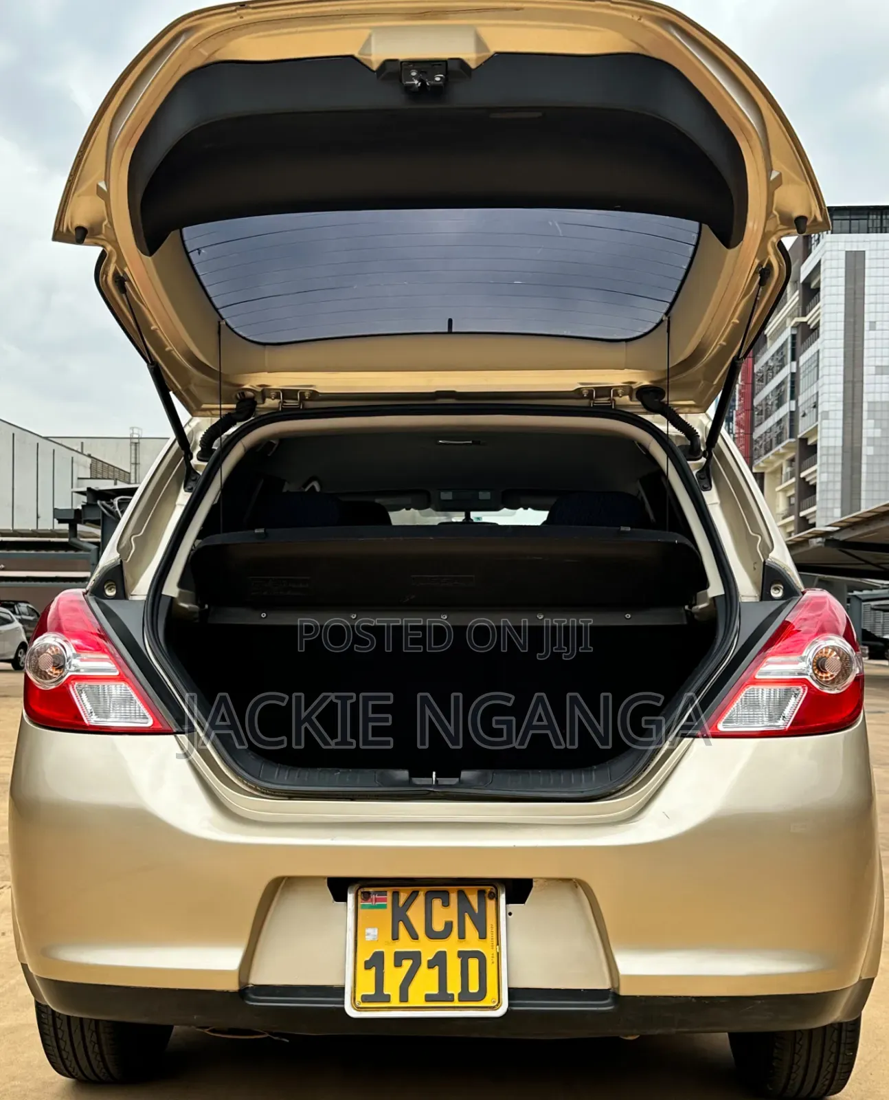 Nissan Tiida 2010 Gold