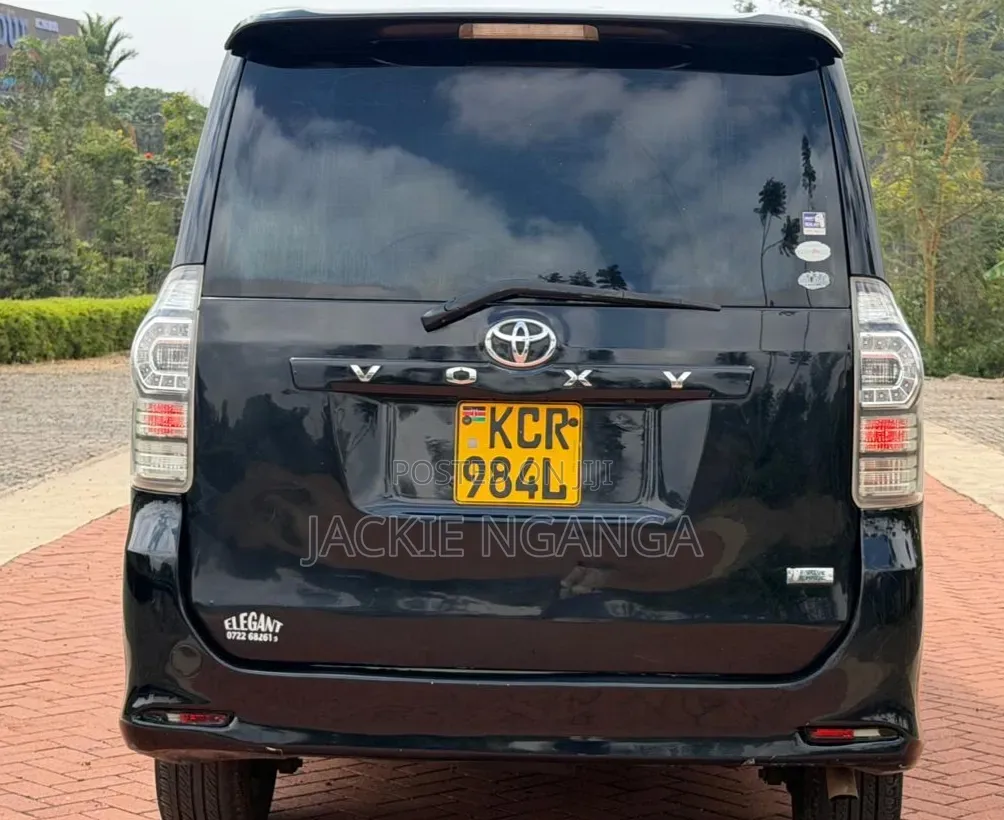 Toyota Voxy 2011 Black