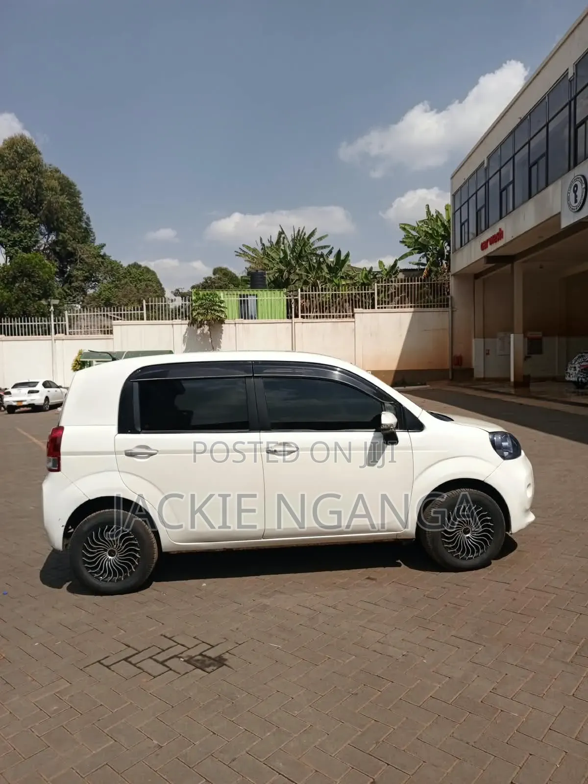 Toyota Porte 2014 White