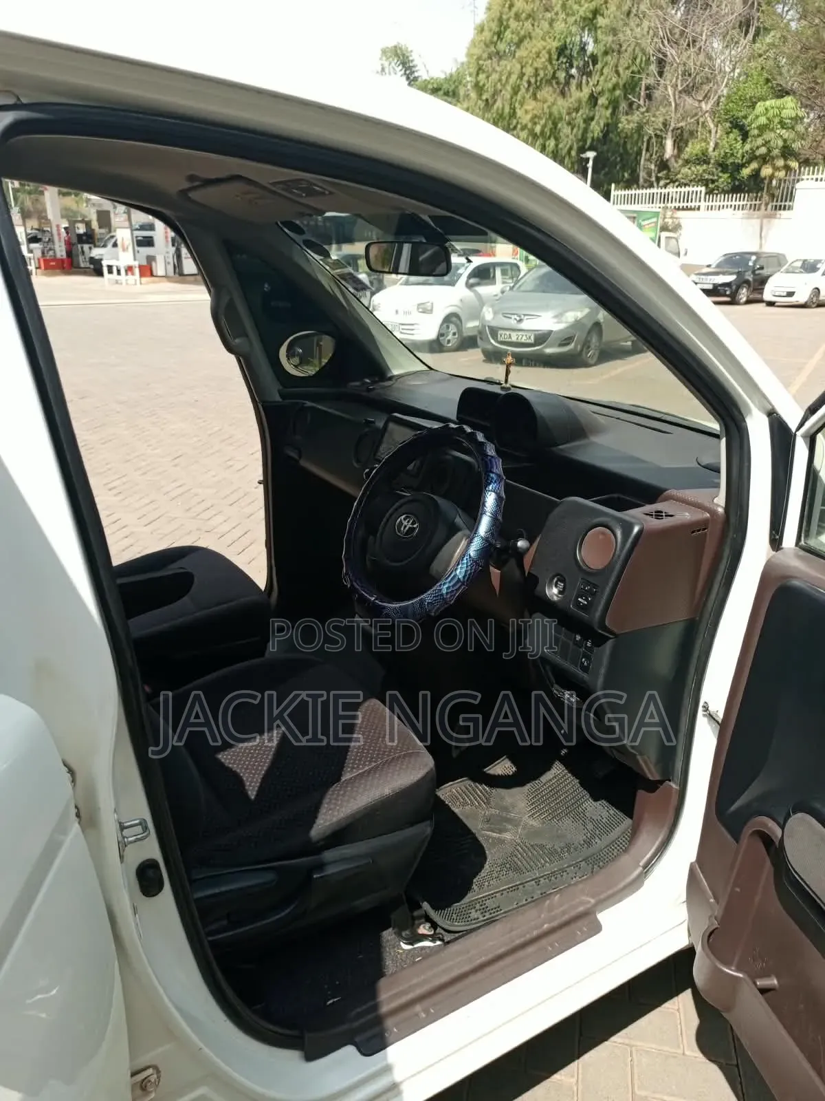 Toyota Porte 2014 White