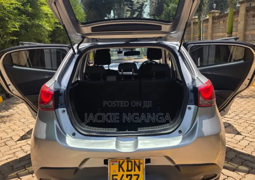 Mazda Demio 2016 Silver