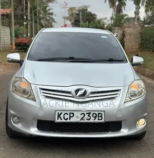 Toyota Auris 2010 Silver