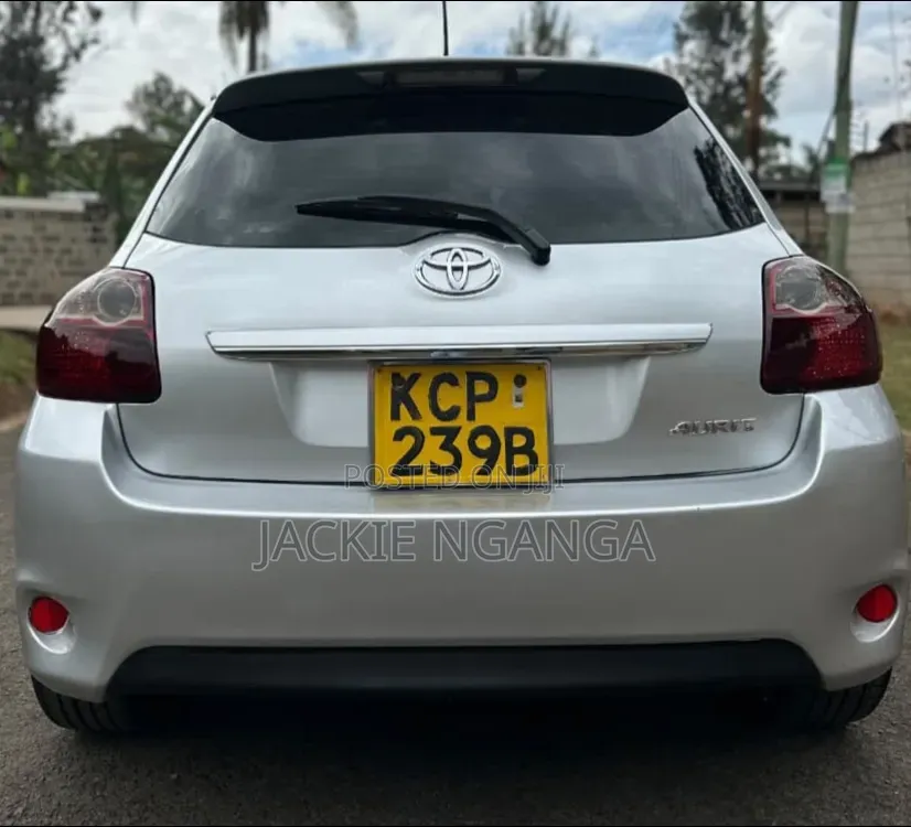 Toyota Auris 2010 Silver