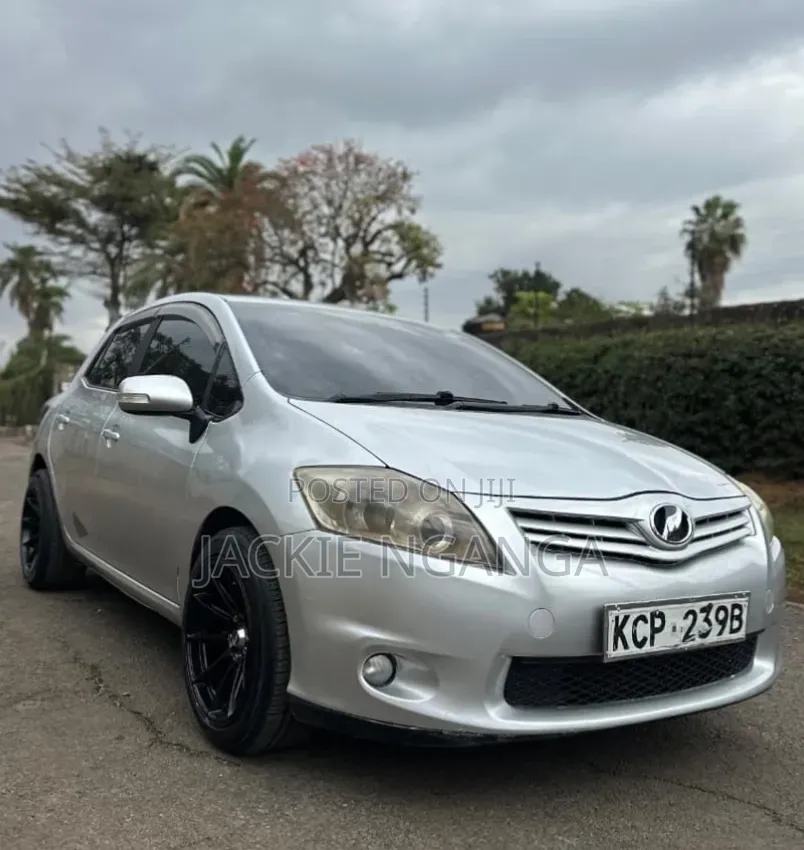 Toyota Auris 2010 Silver